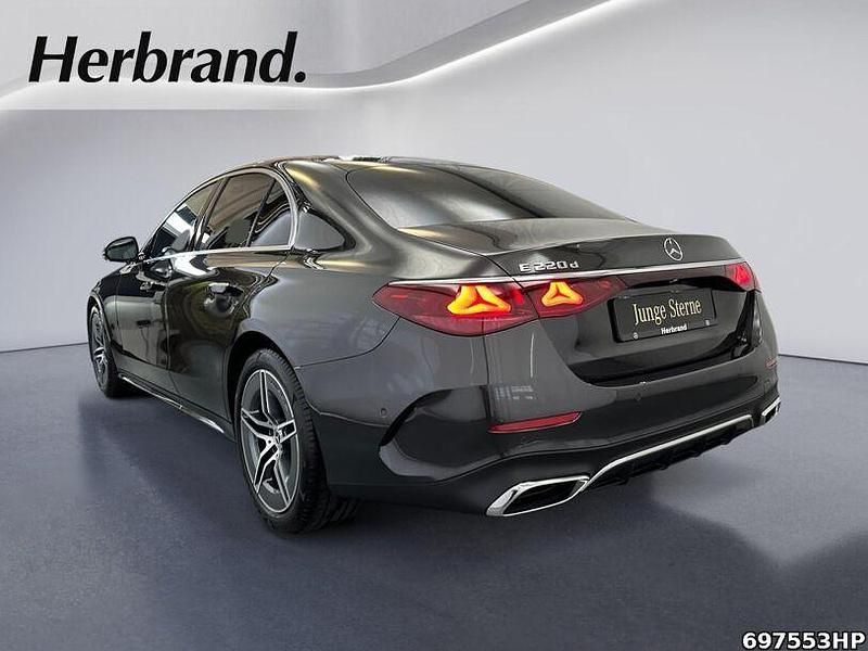 Gebraucht Mercedes E220 AMG 197 PS (144 kW) 2025 Metalliclack graphitgrau Limousine