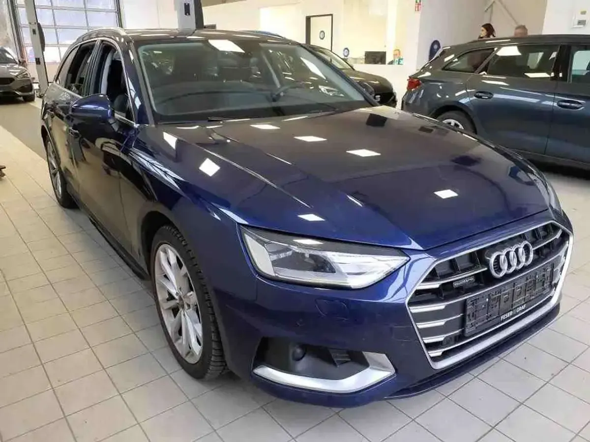 Używany Audi A4 204 KM (150 kW) 2023 Niebieski Kombi