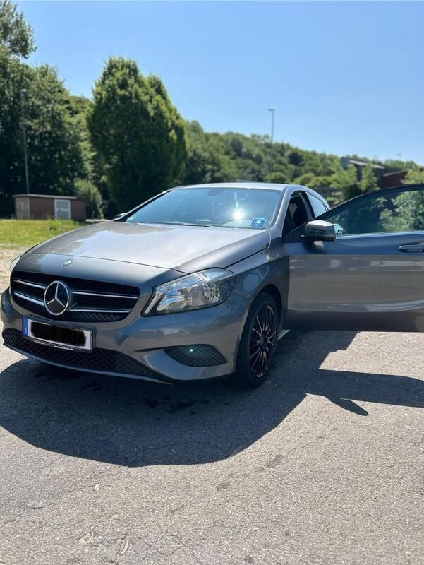 Grau Gebraucht 2014 Mercedes A200 Style Kleinwagen | 14.500 € (Fairer Preis) - Bild 1/4