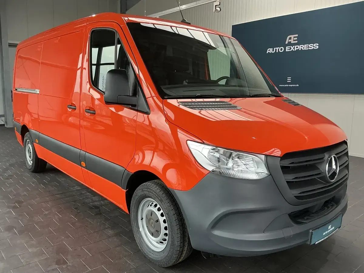 Gebraucht Mercedes Sprinter 170 PS (125 kW) 2024 Orange (rotorange 86) Van
