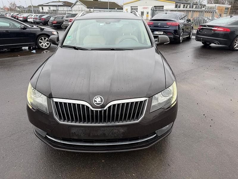 Gebraucht Skoda Superb Elegance 260 PS (191 kW) 2013 Braun Kombi