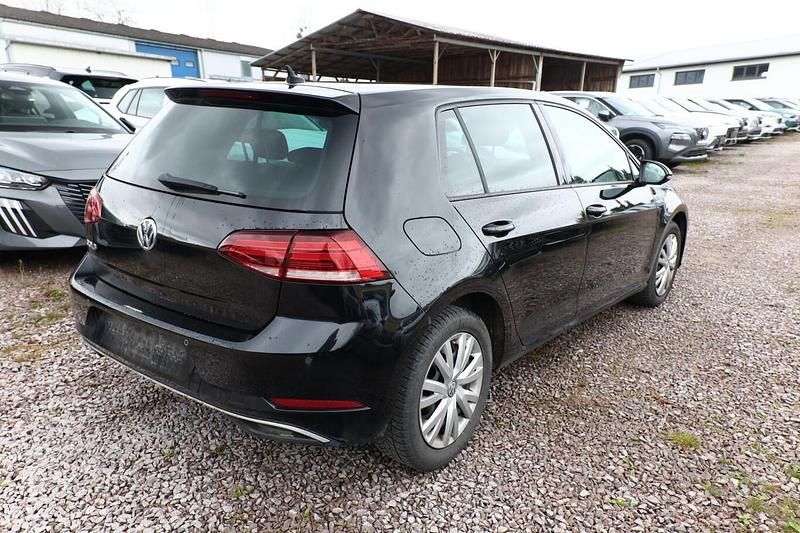 Gebraucht VW Golf VII Join 116 PS (85 kW) 2019 Deep black perleffekt Limousine