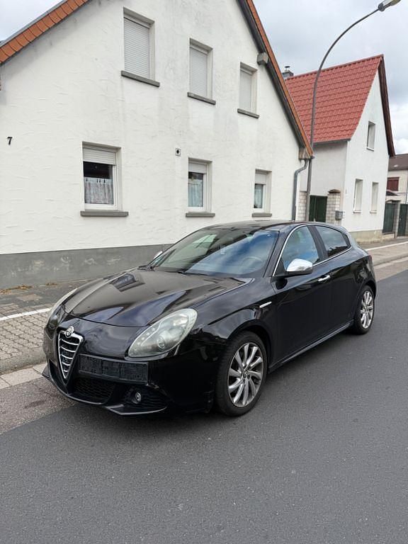 Schwarz Gebraucht 2012 Alfa Romeo Giulietta Turismo Kleinwagen | 3.500 € (Superpreis) - Bild 1/4