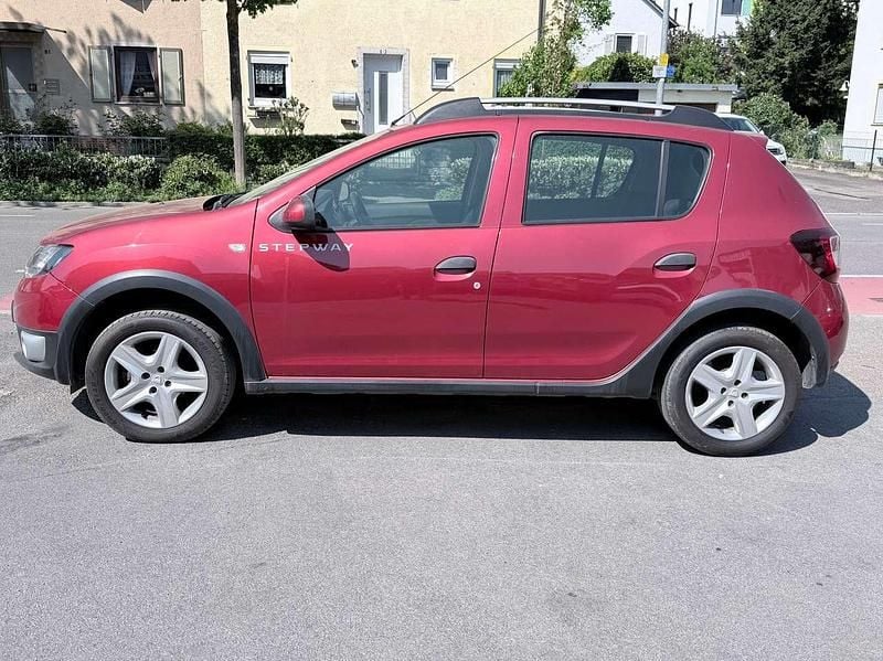 Gebraucht Dacia Sandero Stepway 90 PS (66 kW) 2015 Feuerrot Kleinwagen