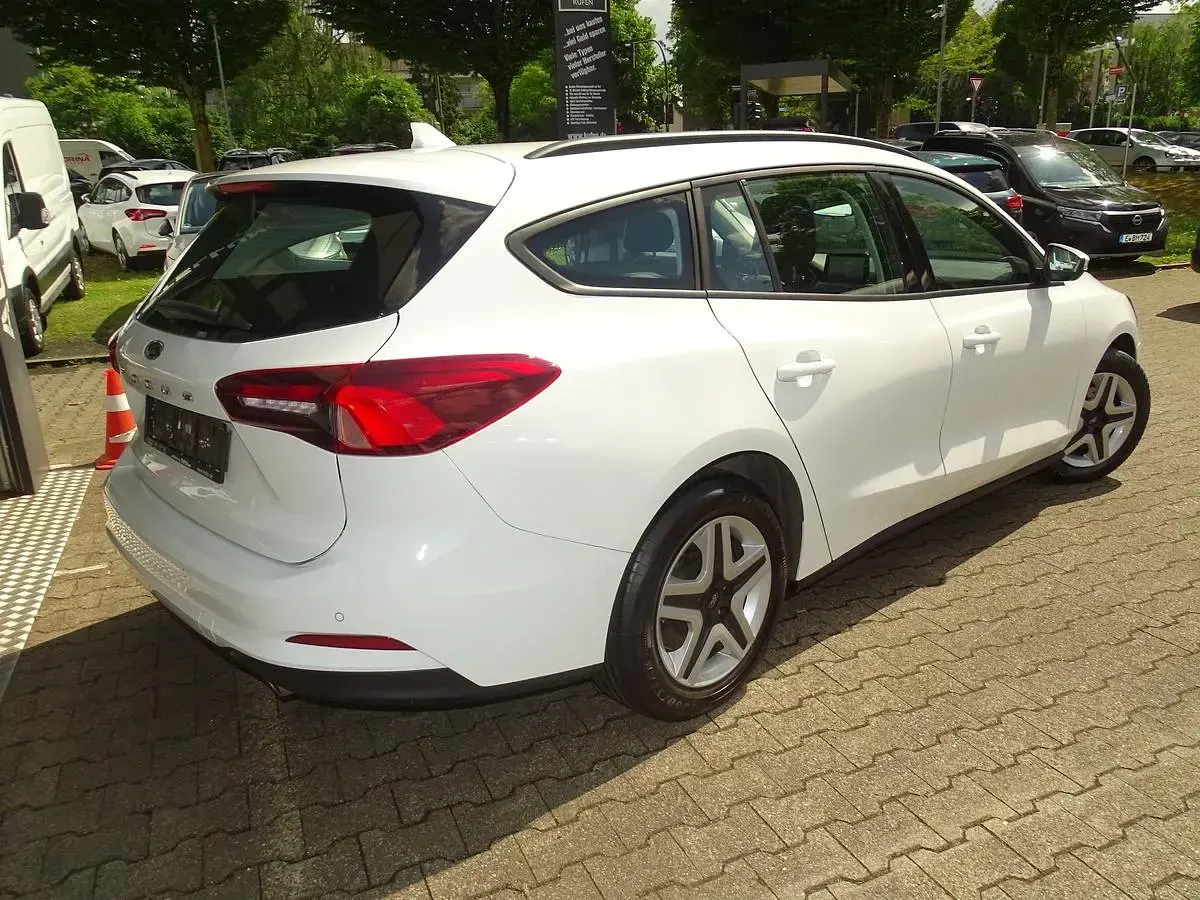 Używany Ford Focus Cool & Connect 101 KM (74 kW) 2022 Biały