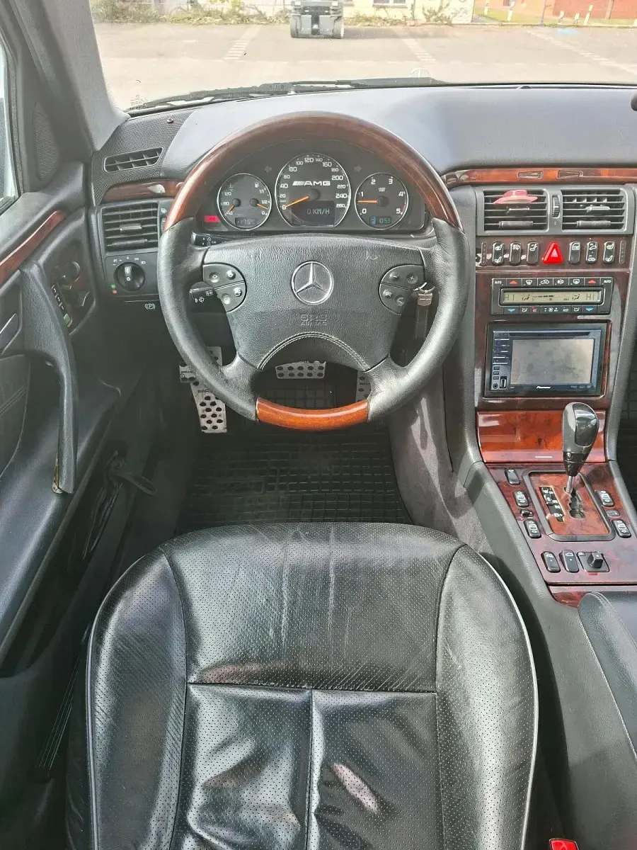 Gebraucht Mercedes E320 197 PS (144 kW) 2001 Silber Limousine
