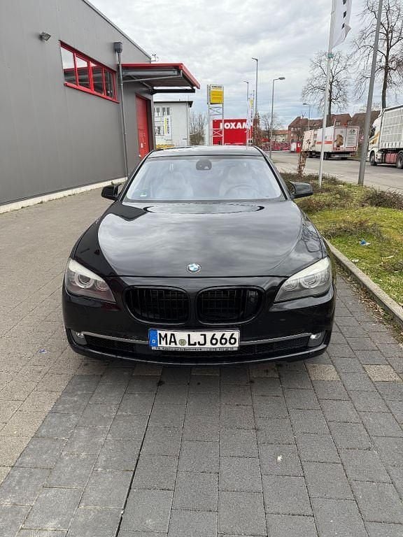 Schwarz Gebraucht 2010 BMW 750 Limousine | 11.500 € (Guter Preis) - Bild 1/4