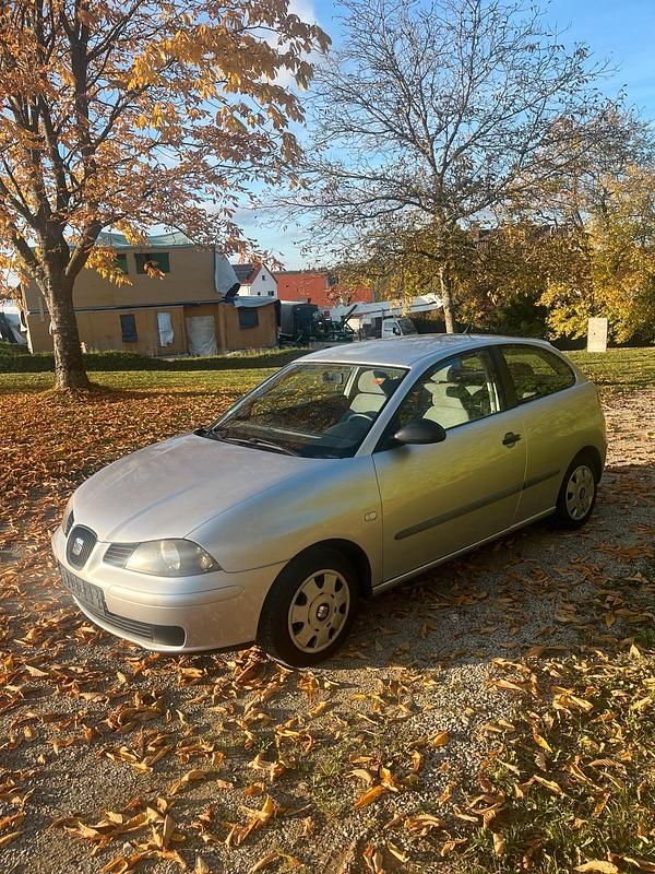 Silber Gebraucht 2002 Seat Ibiza Kleinwagen | 1.390 € (Fairer Preis) - Bild 1/4