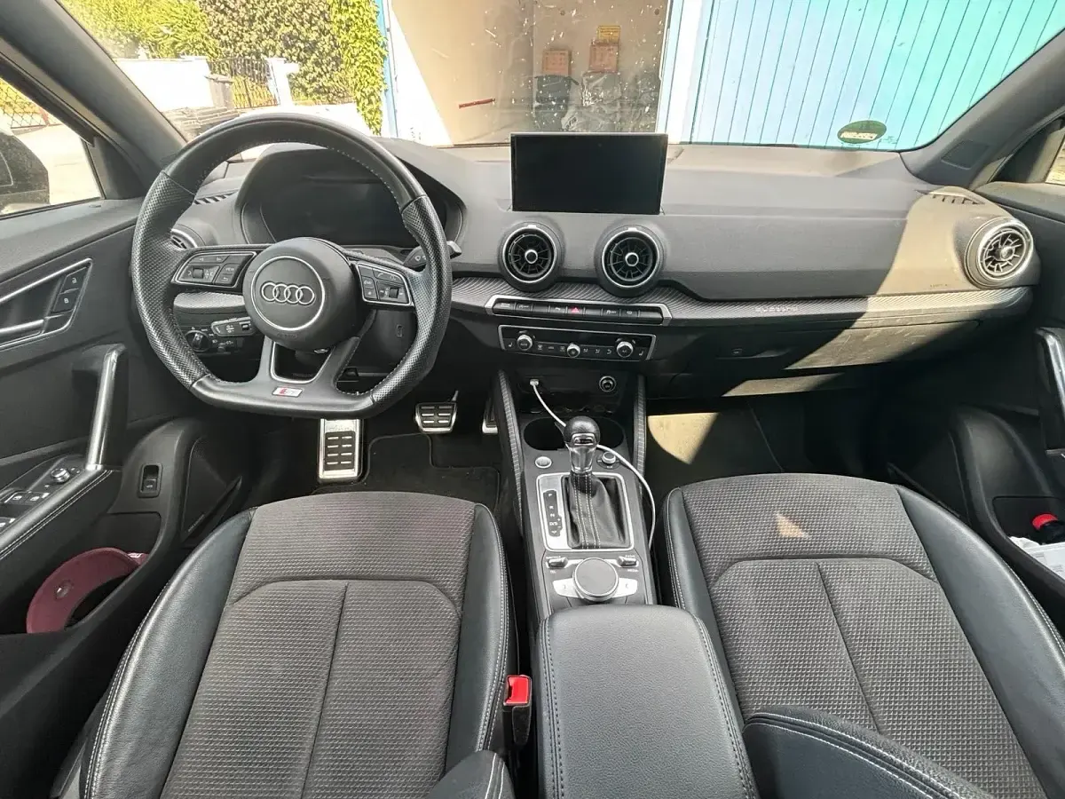 Gebraucht Audi Q2 S-Line 190 PS (139 kW) 2018 Grau SUV