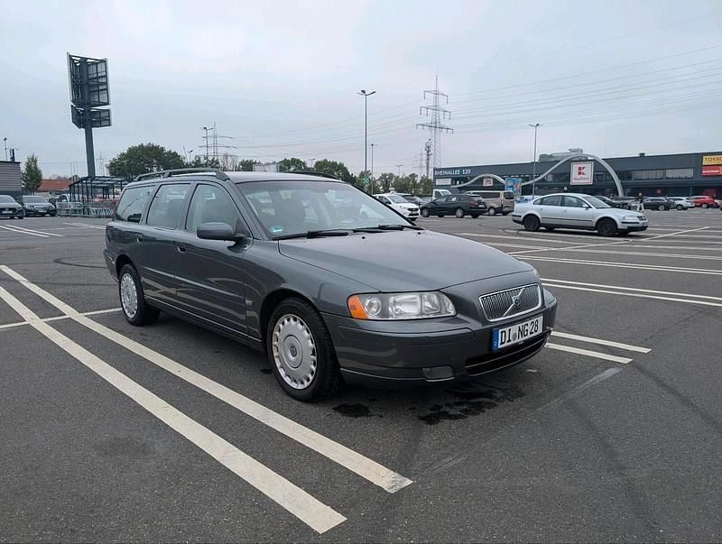 Grau Gebraucht 2006 Volvo V70 Kombi | 1.250 € (Guter Preis) - Bild 1/4