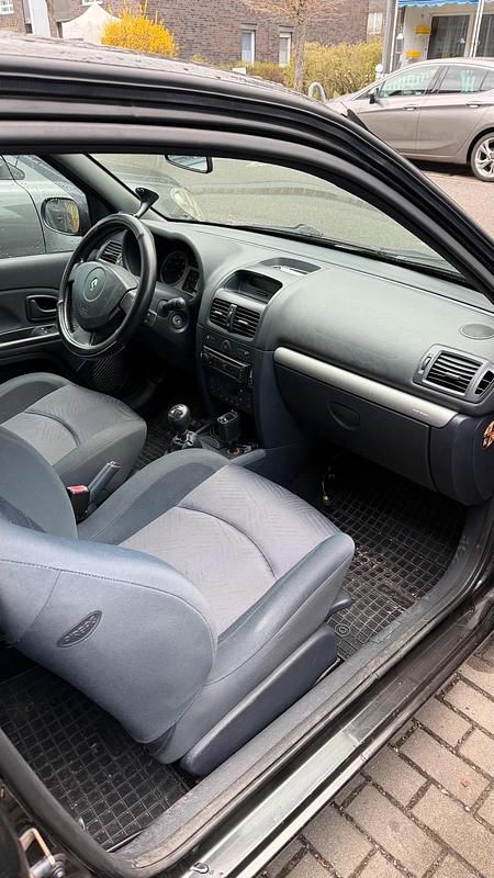 Gebraucht Renault Clio II 108 PS (79 kW) 2003 Schwarz Kleinwagen