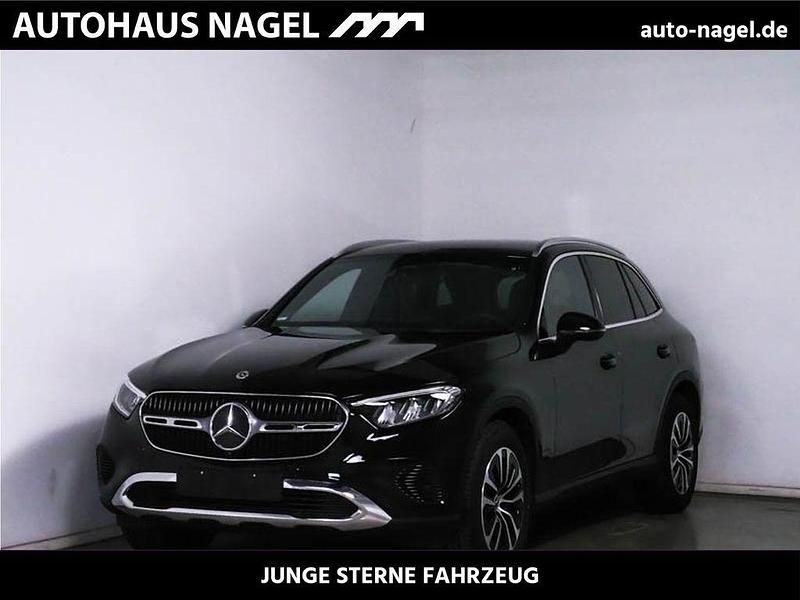 Lack obsidianschwarz (metallic) Gebraucht 2024 Mercedes GLC200 Avantgarde SUV | 48.609 € (Guter Preis) - Bild 1/4