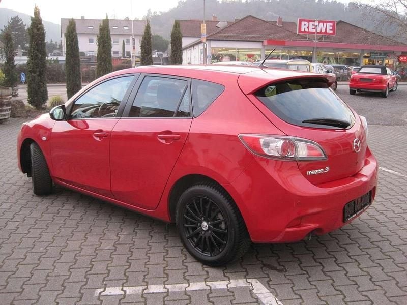Gebraucht Mazda 3 Kenko 105 PS (77 kW) 2013 Velocity red Limousine