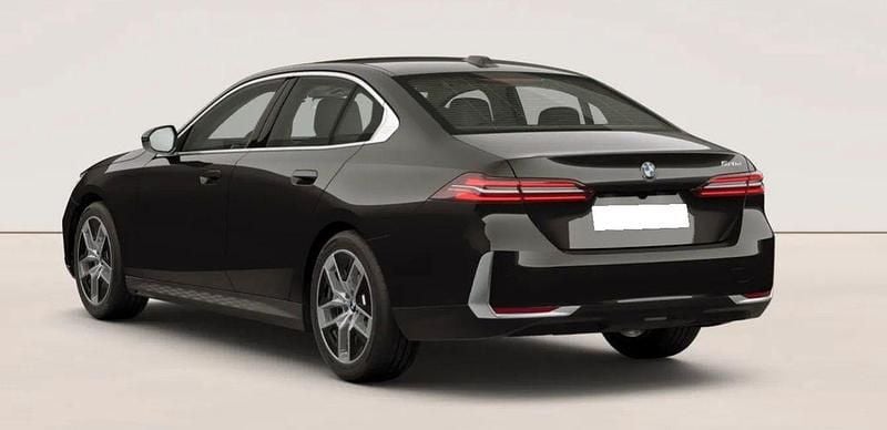 Gebraucht BMW 520 Sport Line 197 PS (144 kW) 2024 Saphirschwarz (metallic) Limousine