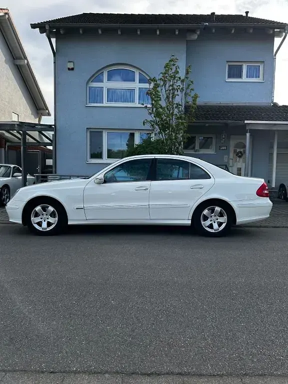 Usata Mercedes E350 Avantgarde 272 CV (200 kW) 2006 Bianco Berlina