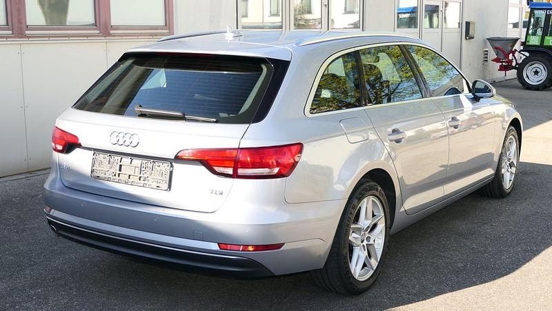 Gebraucht Audi A4 Sport 150 PS (110 kW) 2018 Silber Kombi