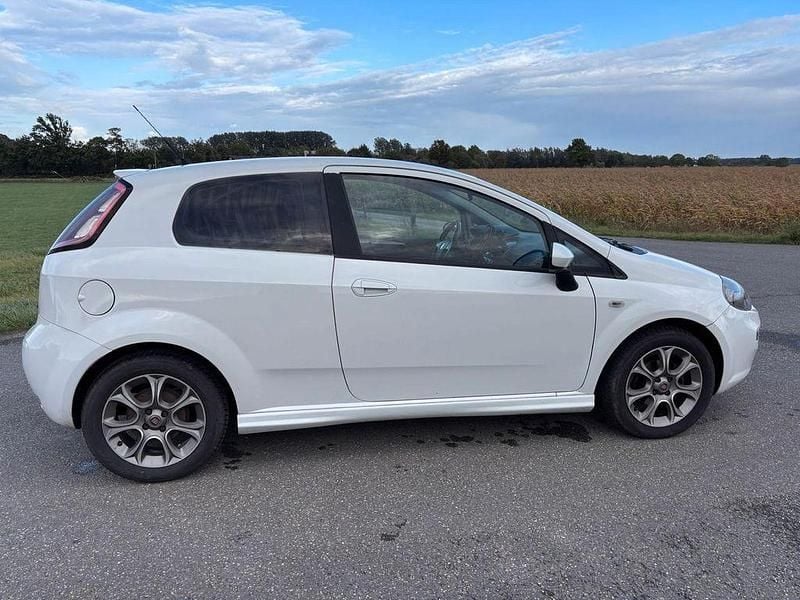 Gebraucht Fiat Punto S 77 PS (56 kW) 2012 Weiß Kleinwagen