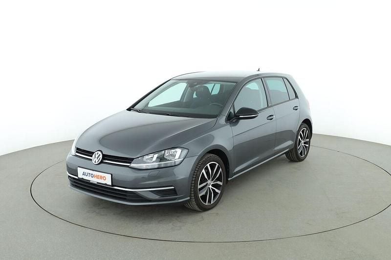 Usado VW Golf VII Comfortline 2019 Cinzento Sedan