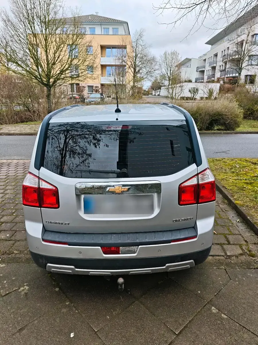 Gebraucht Chevrolet Orlando 163 PS (119 kW) 2014 Silber Van / Kleinbus