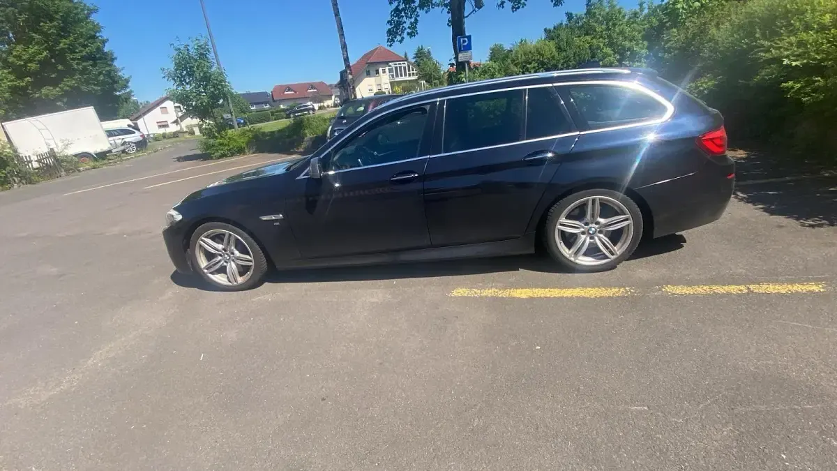 Gebraucht BMW M550 381 PS (280 kW) 2012 Schwarz Limousine