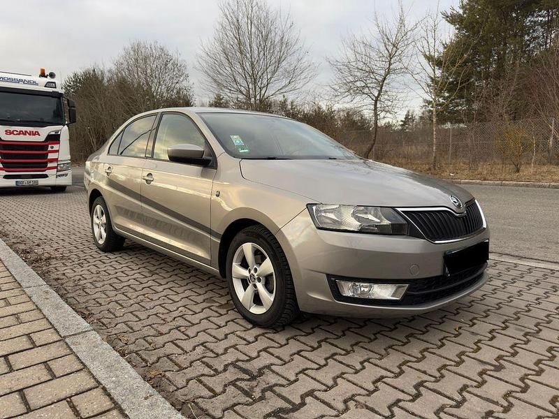 Grau Gebraucht 2013 Skoda Rapid Ambition Kleinwagen | 5.600 € (Fairer Preis) - Bild 1/4