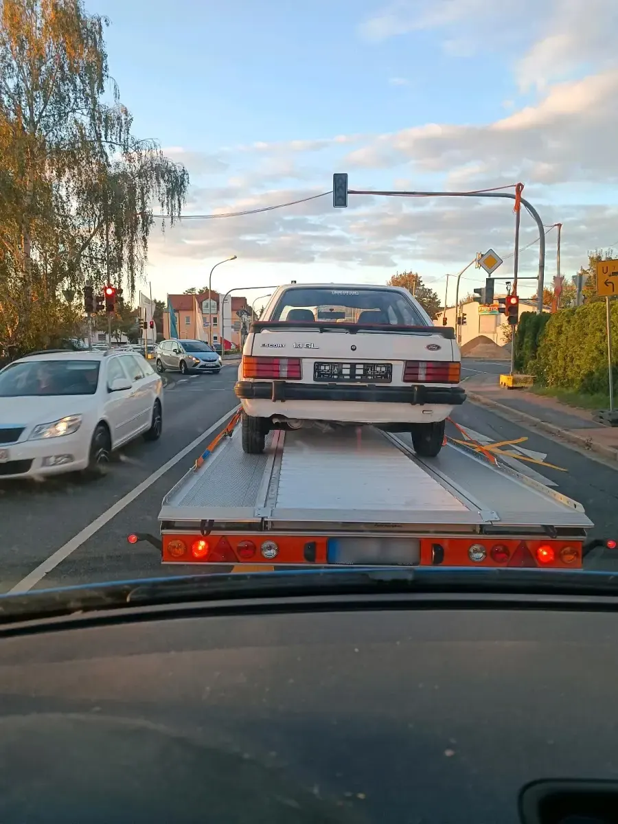Gebraucht Ford Escort 73 PS (53 kW) 1986 Weiß Kleinwagen
