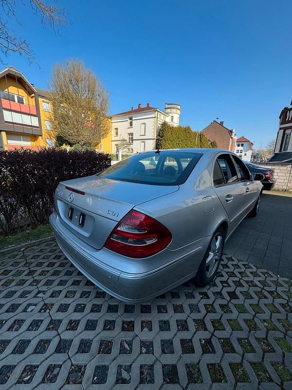 Gebraucht Mercedes E220 150 PS (110 kW) 2004 Limousine