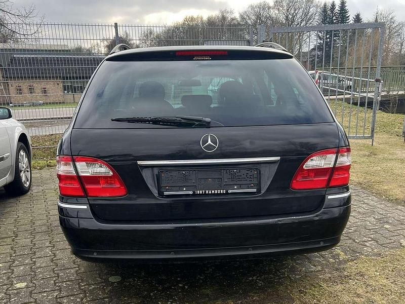 Gebraucht Mercedes E220 Avantgarde 150 PS (110 kW) 2005 Schwarz Kombi