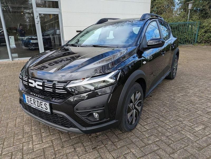 Neu Dacia Sandero Expression 101 PS (74 kW) 2026 Schwarz Limousine