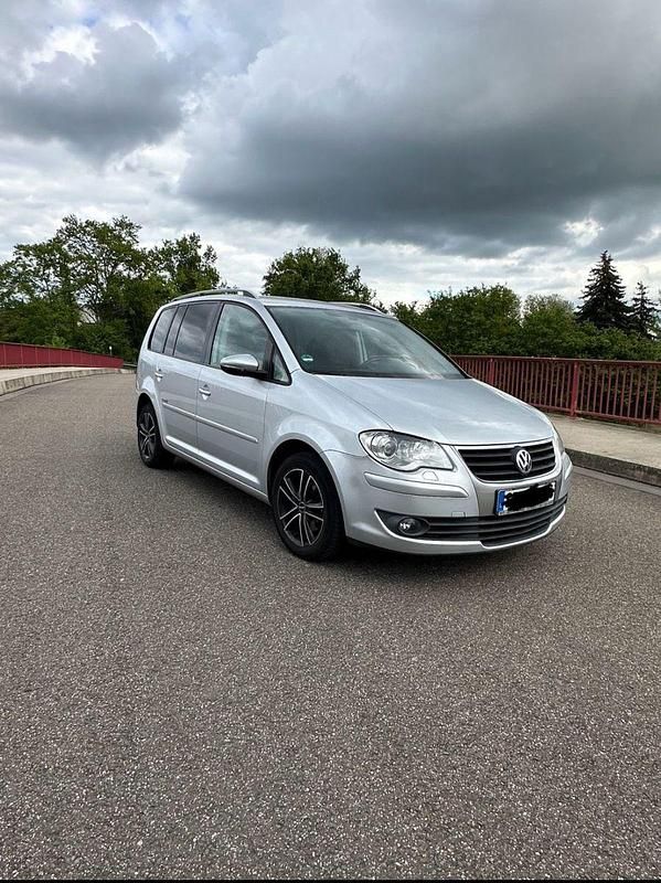 Silber Gebraucht 2009 VW Touran Freestyle Van / Kleinbus | 5.000 € (Fairer Preis) - Bild 1/4