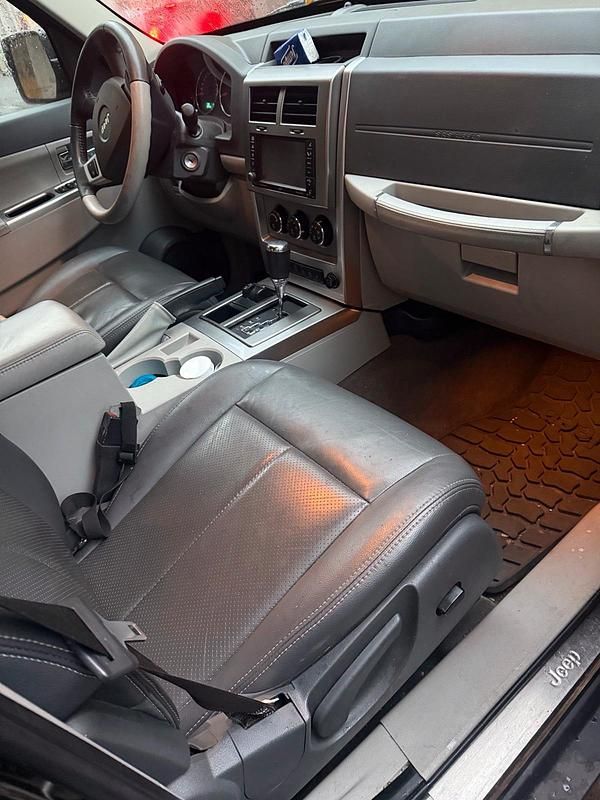 Gebraucht Jeep Cherokee Limited 177 PS (130 kW) 2010 Grün SUV