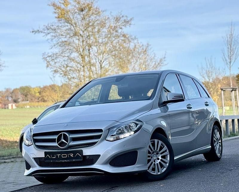 Silber Gebraucht 2015 Mercedes B180 Van / Kleinbus | 7.490 € (Superpreis) - Bild 1/4
