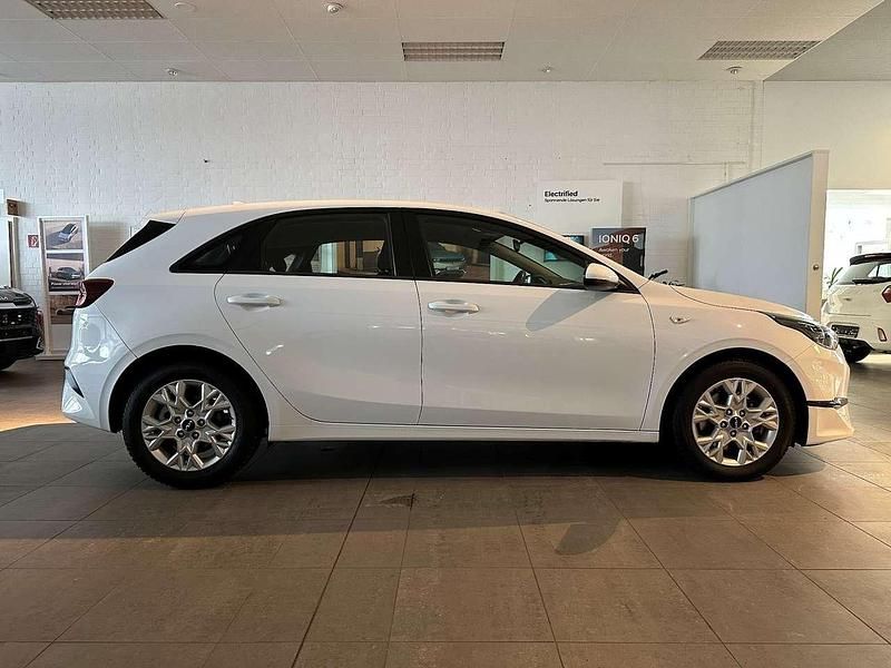 Gebraucht Kia Ceed Sportswagon Vision 101 PS (74 kW) 2023 Carraraweiß Kombi
