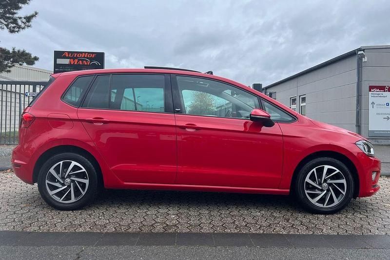 Gebraucht VW Golf Sportsvan Sound 110 PS (80 kW) 2017 Tornadorot Van / Kleinbus