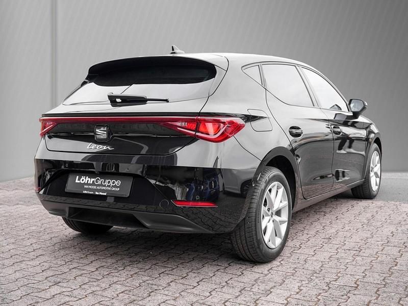 Używany Seat Leon Style 116 KM (85 kW) 2024 Czarny Sedan/Limuzyna
