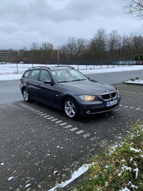 Grau Gebraucht 2007 BMW 318 Kombi | 3.800 € (Guter Preis) - Bild 1/4