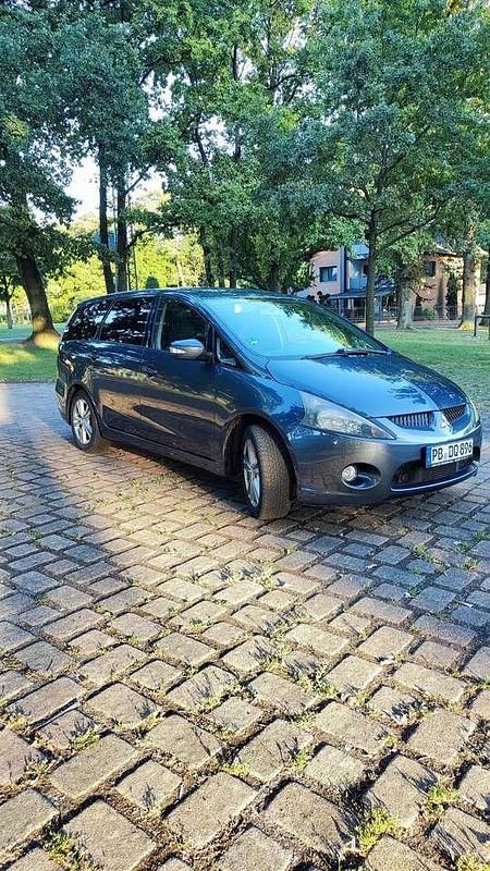 Grau Gebraucht 2005 Mitsubishi Grandis Intense Van / Kleinbus | 2.950 € (Fairer Preis) - Bild 1/4