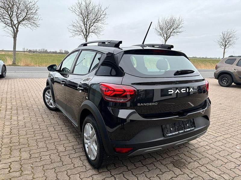 Gebraucht Dacia Sandero Expression 91 PS (66 kW) 2024 Schwarz Limousine