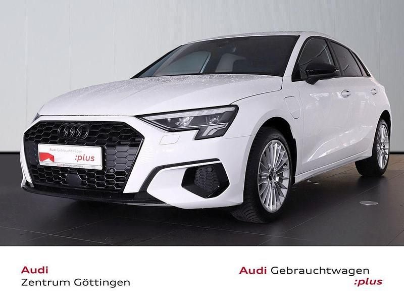 Ibisweiß Gebraucht 2024 Audi A3 Sportback e-tron Advanced Plus Limousine | 38.990 € - Bild 1/4