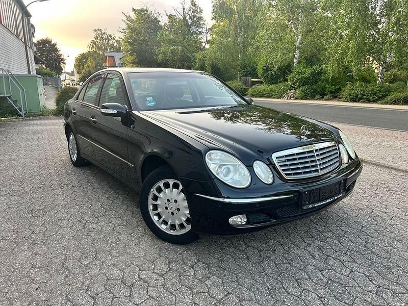 Schwarz Gebraucht 2005 Mercedes 200 Limousine | 5.499 € (Fairer Preis) - Bild 1/4