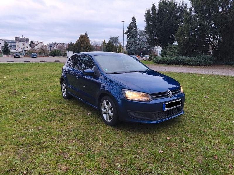 Blau Gebraucht 2010 VW Polo Team Limousine | 8.690 € (Etwas zu teuer) - Bild 1/4