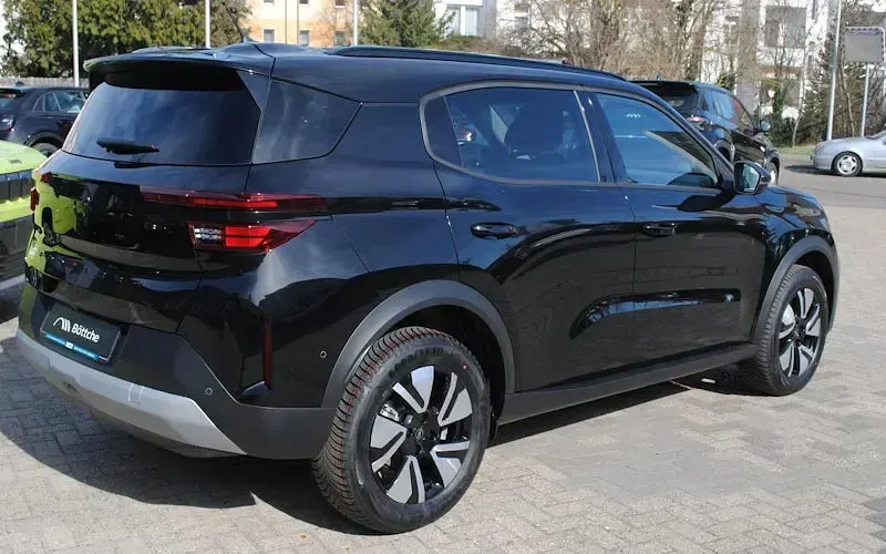Neu Opel Frontera 83 kW (113 PS) 2025 Lackierung schwarz perla nera/typ aussenverkleidung metalliclackierung SUV