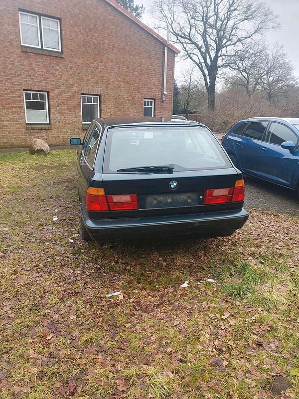 Gebraucht BMW 518 Basis 115 PS (84 kW) 1996 Grün Kombi