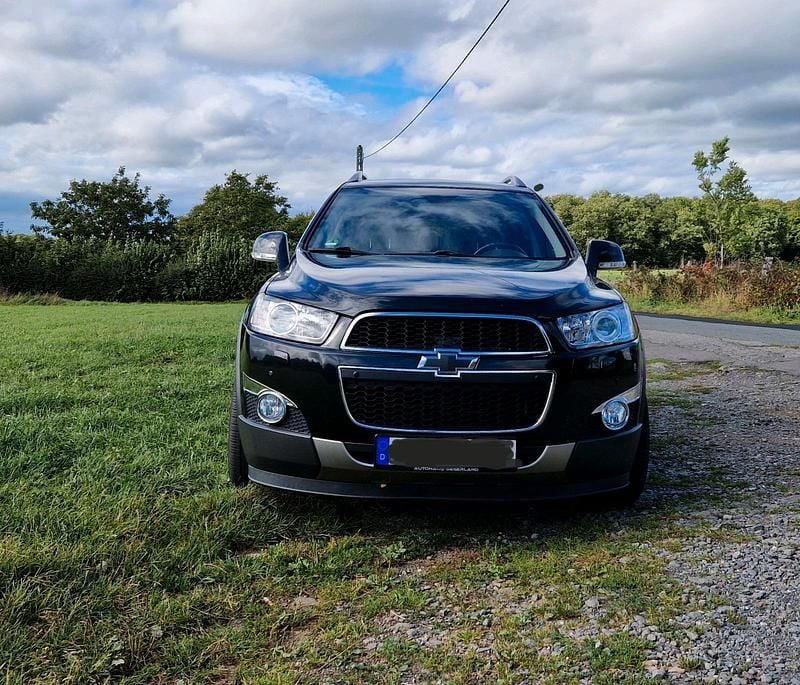 Schwarz Gebraucht 2012 Chevrolet Captiva LTZ SUV | 7.650 € (Etwas zu teuer) - Bild 1/4