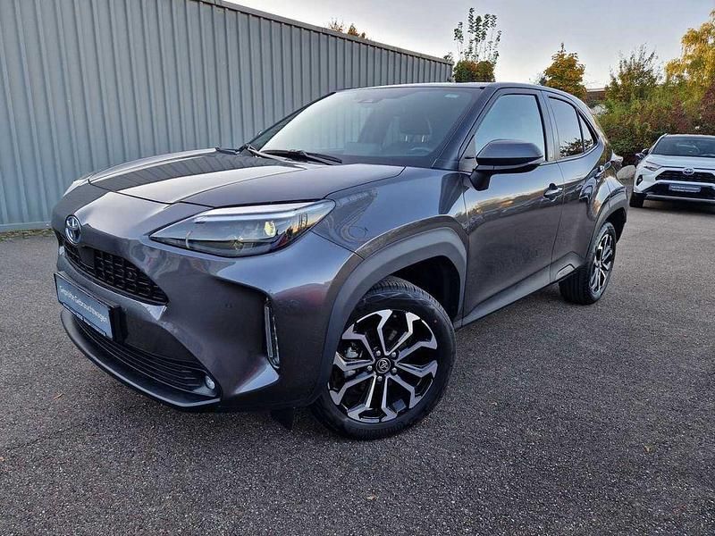 Marlingrau Gebraucht 2024 Toyota Yaris Cross Team SUV | 27.990 € (Etwas zu teuer) - Bild 1/4