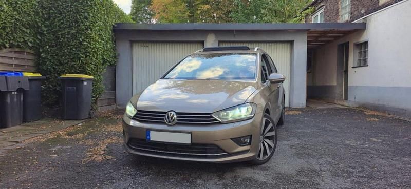 Gold Gebraucht 2014 VW Golf Sportsvan Highline Van / Kleinbus | 14.499 € (Fairer Preis) - Bild 1/4