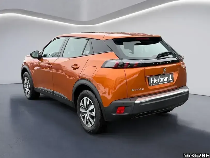 Gebraucht Peugeot e-2008 Active 100 kW (136 PS) 2022 Lackierung orange fusion/typ a SUV