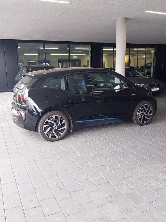 Schwarz Gebraucht 2022 BMW i3 Limousine | 18.950 € (Fairer Preis) - Bild 1/4