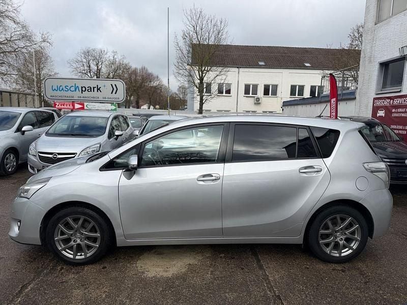 Gebraucht Toyota Verso Executive 124 PS (91 kW) 2013 Silber Van / Kleinbus