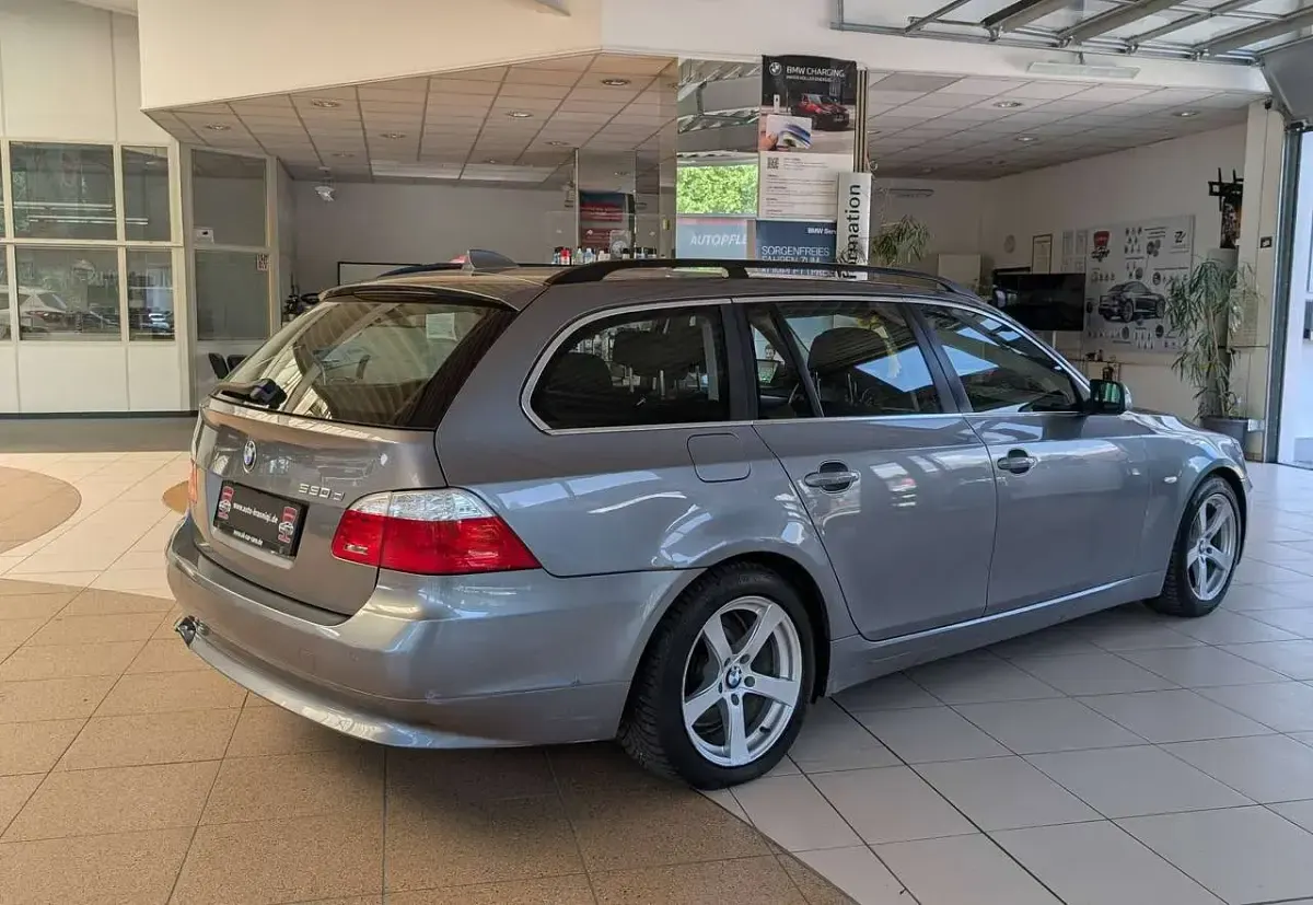 Gebraucht BMW 530 235 PS (172 kW) 2009 Spacegrau metallic Kombi